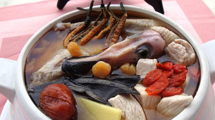 冬蟲夏草配什么煲湯好？營(yíng)養(yǎng)美味的搭配指南
