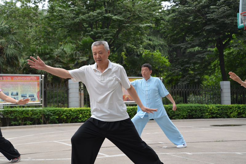 聘請陳式太極拳知名教練教學，開展太極拳興趣小組活動。