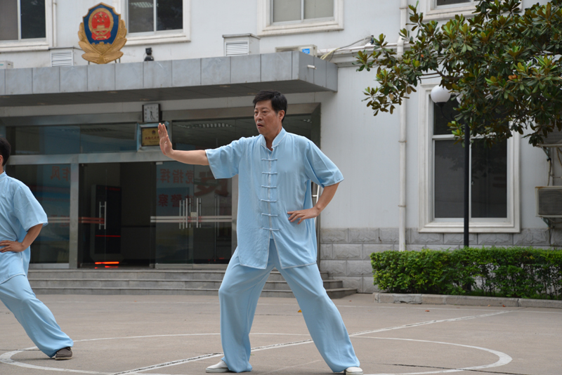 聘請陳式太極拳知名教練教學，開展太極拳興趣小組活動。