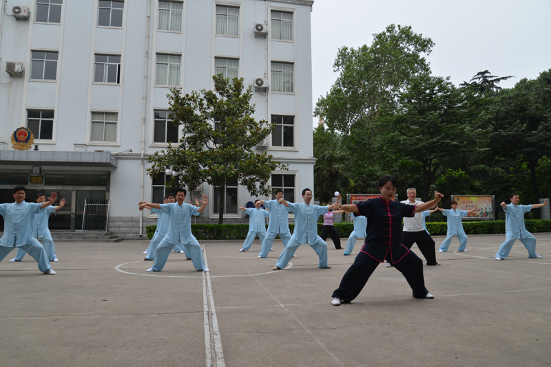聘請陳式太極拳知名教練教學，開展太極拳興趣小組活動。