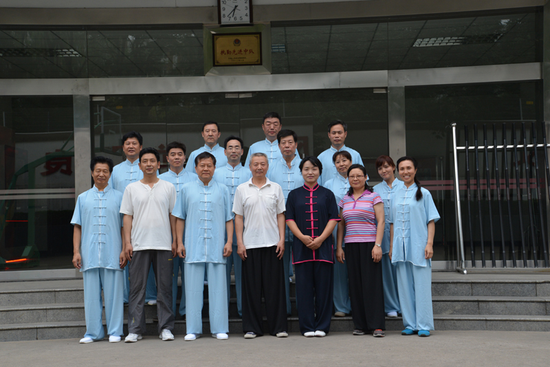 聘請陳式太極拳知名教練教學，開展太極拳興趣小組活動。